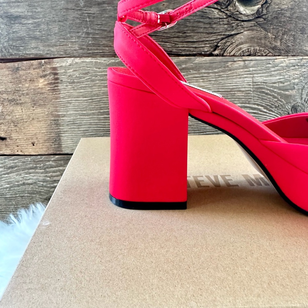 STEVE MADDEN | Aerin Vibrant Red Platform Block Heels - Picture 6 of 8
